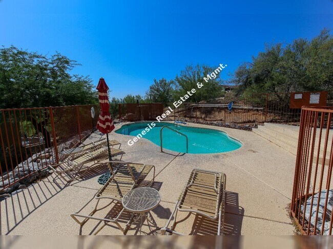 Building Photo - Charming 2-Bedroom Townhouse with Scenic Views & Cozy Fireplace in Tucson!