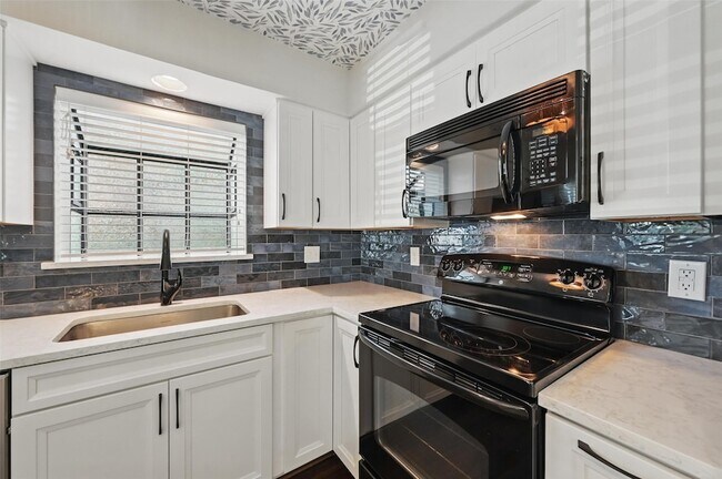 Building Photo - 15151 Berry Trail