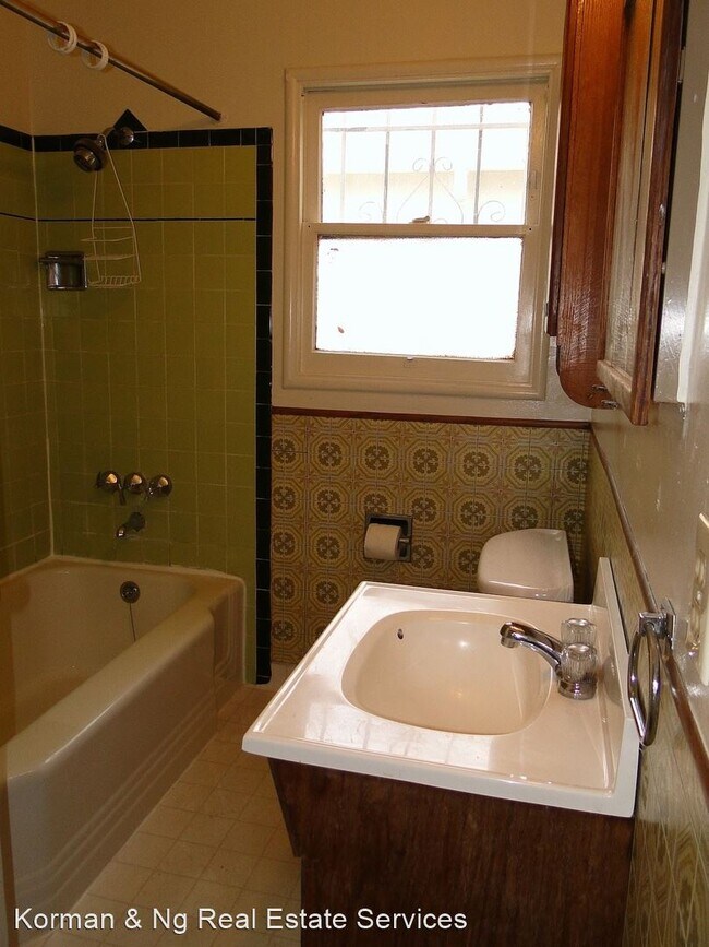 Building Photo - 2 br, 1 bath House - 432 Everett St.