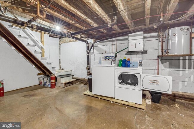 Building Photo - 707 W Girard Ave