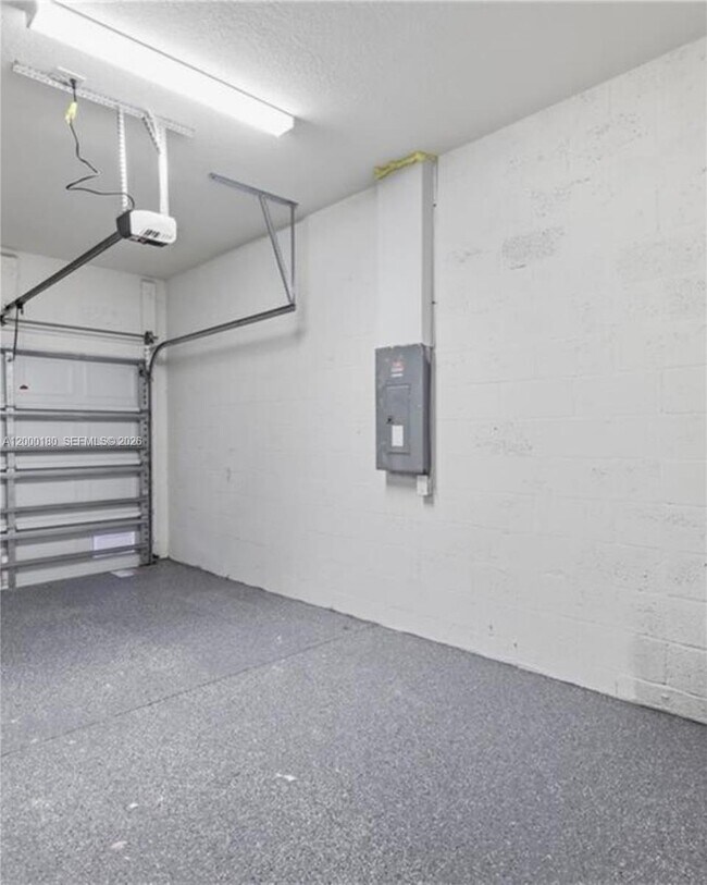 Building Photo - 10047 Amicola St