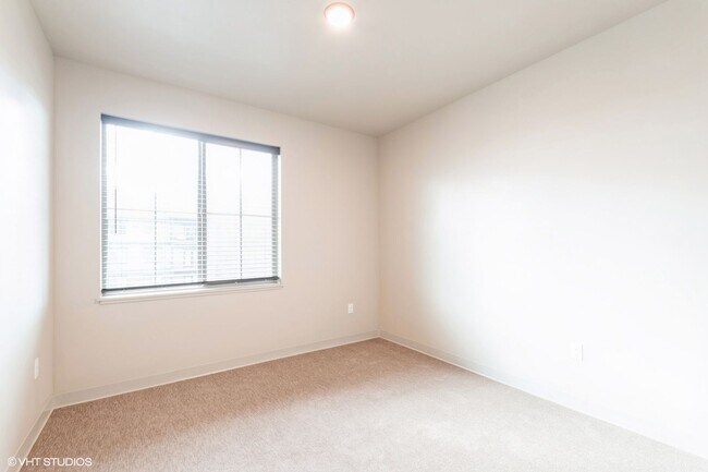 Building Photo - 2 Bed 2 Bath Apartment!