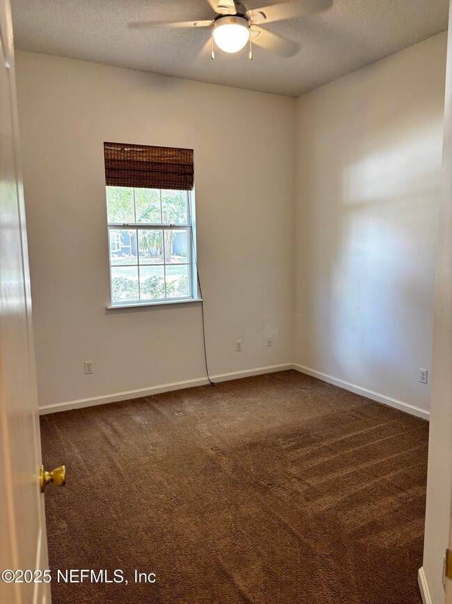 Building Photo - 872 Collinswood Dr