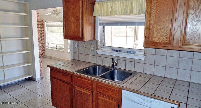 Building Photo - 7133 Imperial Ridge Dr