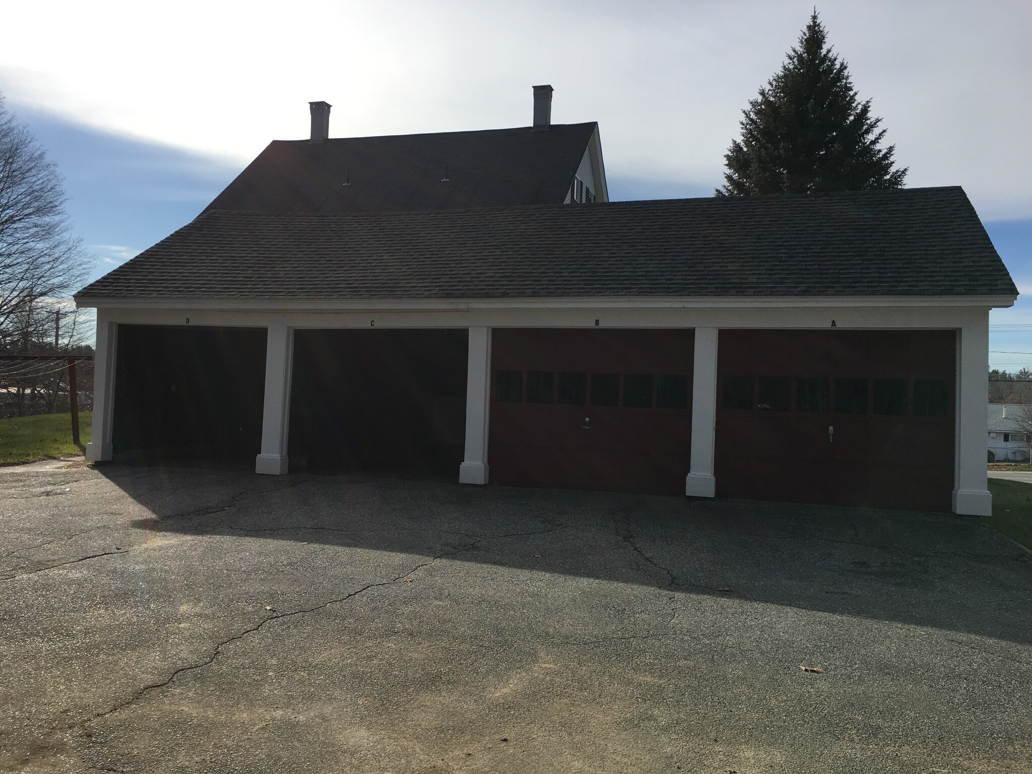 1-car Garage for apt - 23 Garden Rd
