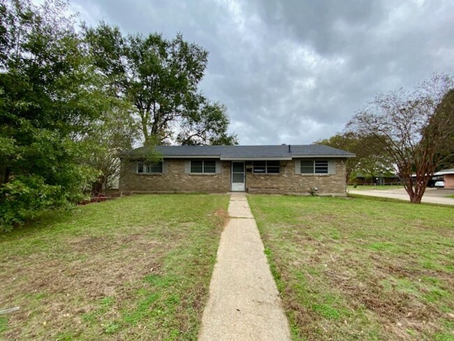 Primary Photo - Newly Renovated 3 Bedroom 1.5 Bath Home in...