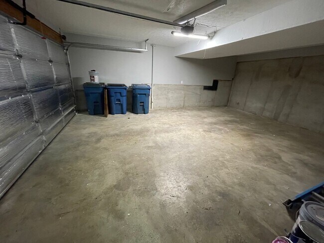 Building Photo - Nice 3 Bed 3 Bath Home For Rent!