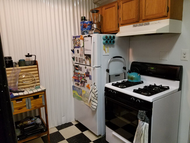 Kitchen - 1218 W Columbia Ave