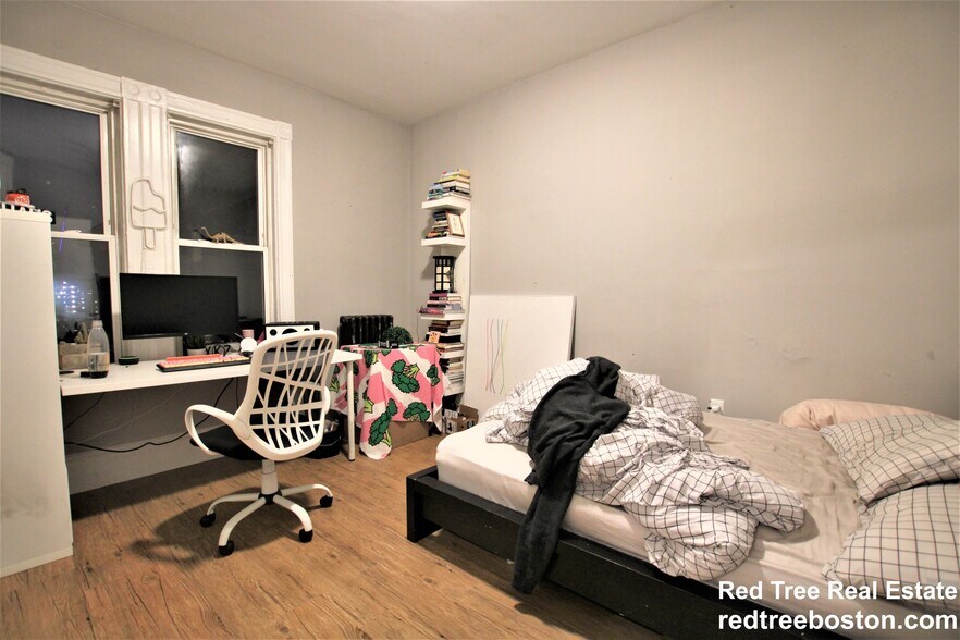 Building Photo - 8 Sunset St