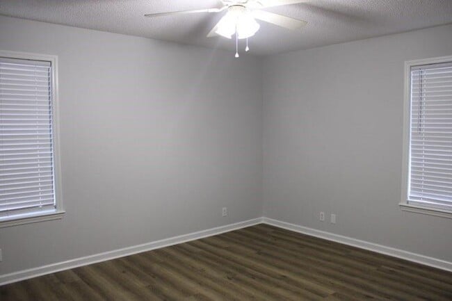 Building Photo - 110 Sandalwood Dr