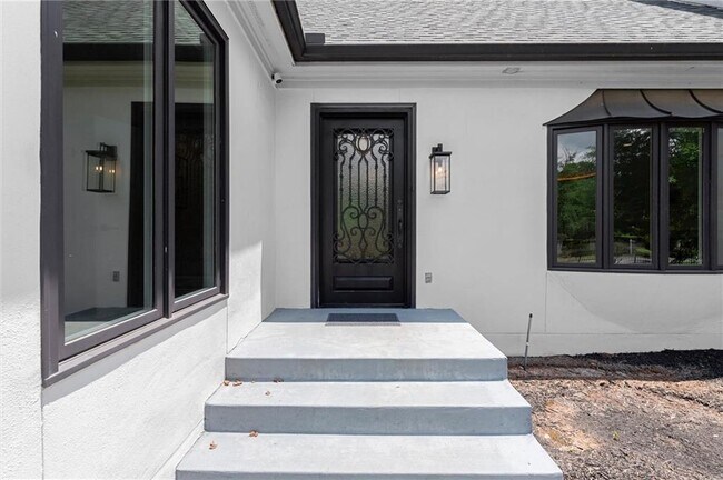 Building Photo - 4562 Columns Dr SE
