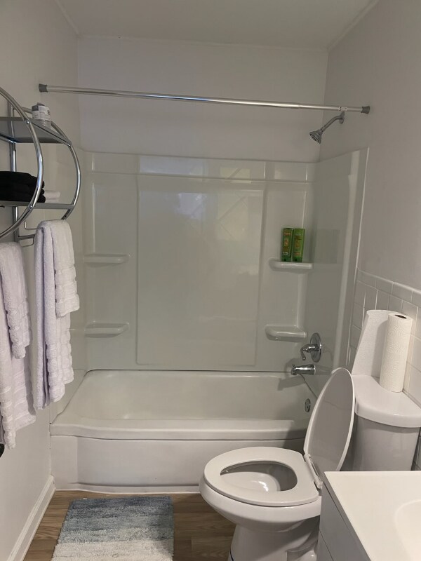 Building Photo - 337 Woodview Ave