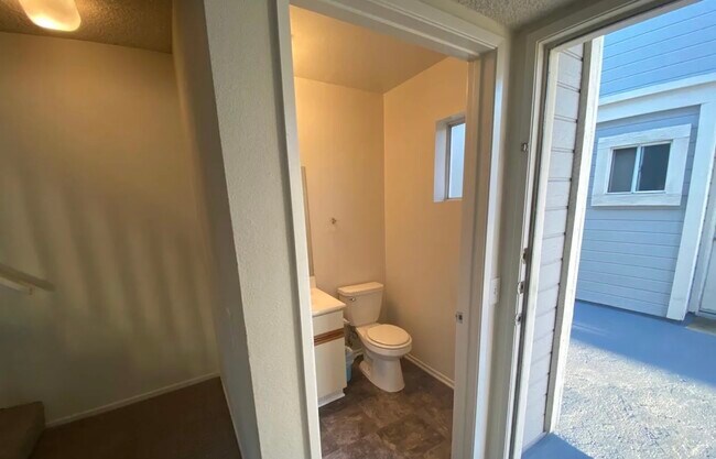 Building Photo - 1810 Federal Ave