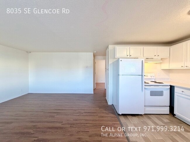 Building Photo - 8035 SE Glencoe Rd