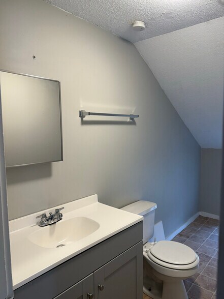 Building Photo - 18-20-20 S Walnut St