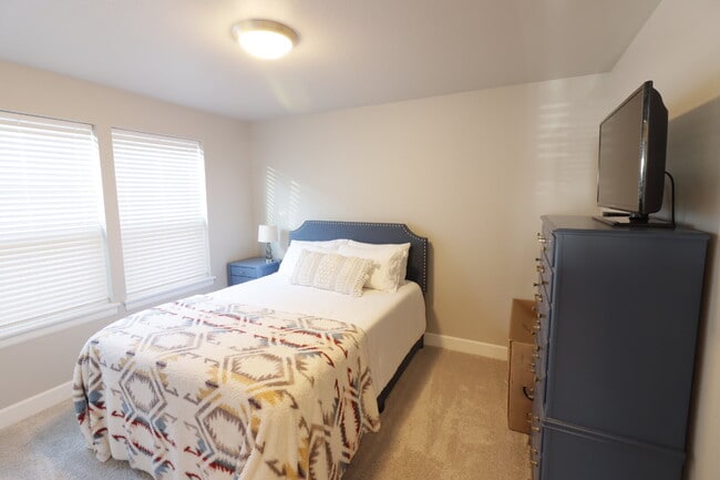 Building Photo - Be the first one to RENT this home! 3 bedrooms, 2 bathrooms, SINGLE LEVEL home with beautiful Lan...