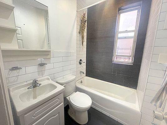 Building Photo - 2 bedroom in BRONX NY 10468