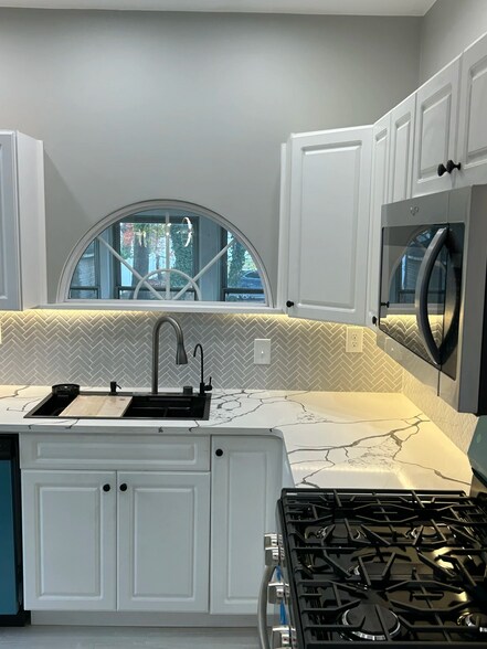 Building Photo - 72 Delaware Ave