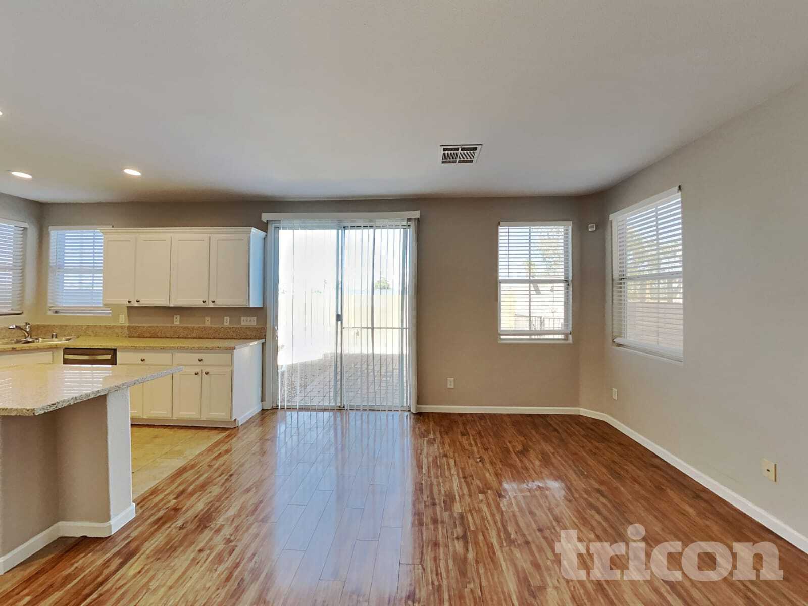 Building Photo - 4598 Hearts Desire Ave