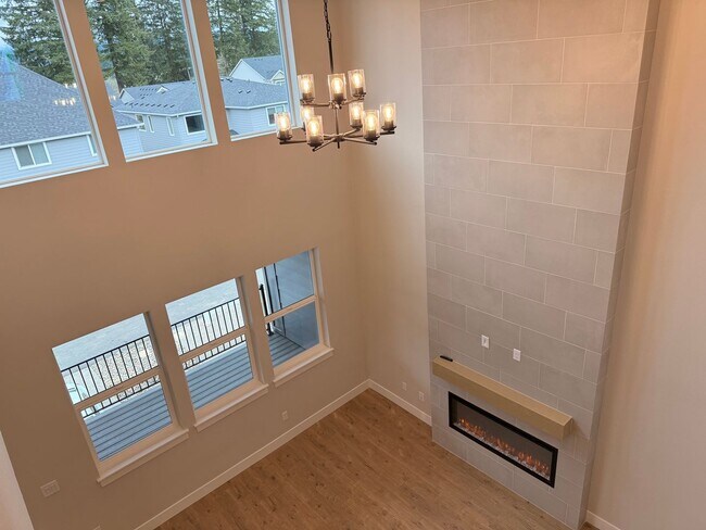 Building Photo - Gorgeous 3 Bedroom with Loft and Bonus Room! High Ceilings! Pantry! Keyless Entry! Double Oven & ...