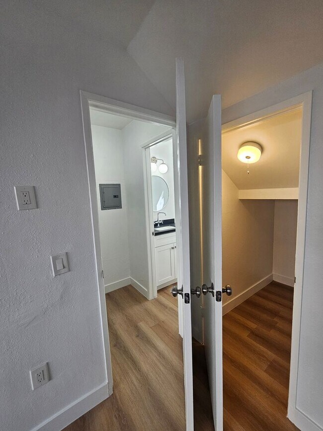 Building Photo - 245 E Ave 38