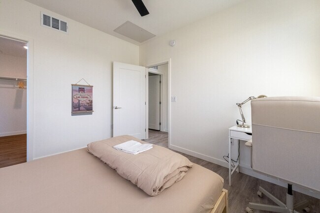 Building Photo - 5839 Cilantrillo Ave