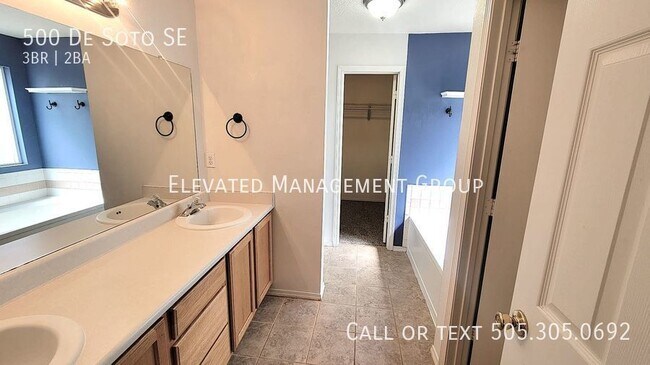 Building Photo - Beautiful Unit Ready for Immediate Move-In...