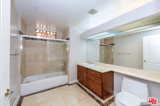 Building Photo - 11547 Rochester Ave