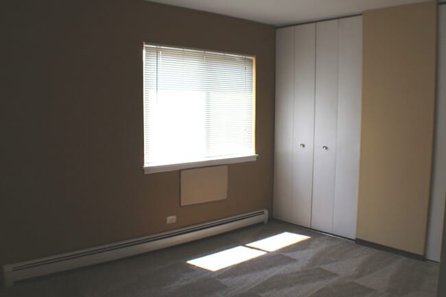 Building Photo - 706 W Ivanhoe Ln