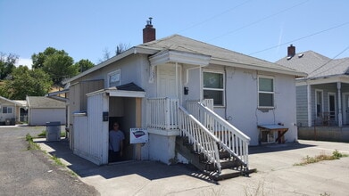 Building Photo - Centrally located
