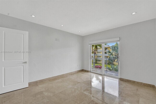 Building Photo - 7401 SW 82nd St