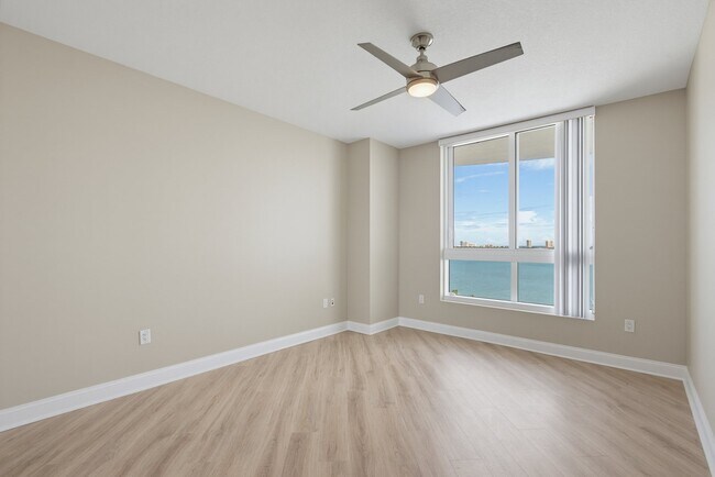 Building Photo - 241 Riverside Dr