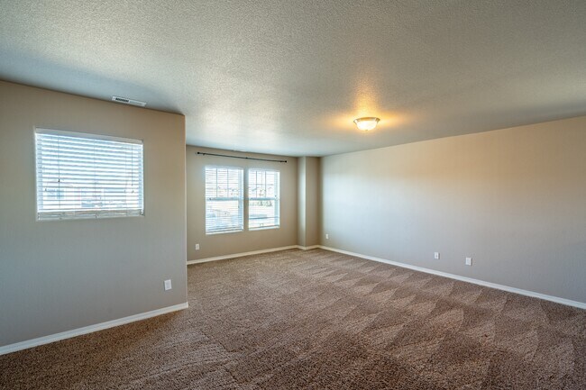 Building Photo - 3684 Saguaro Cir