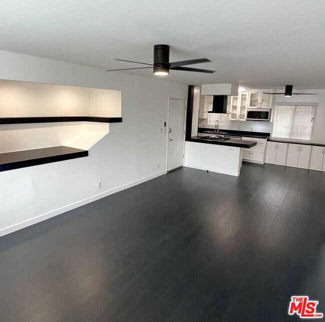 Building Photo - 525 Broadway St