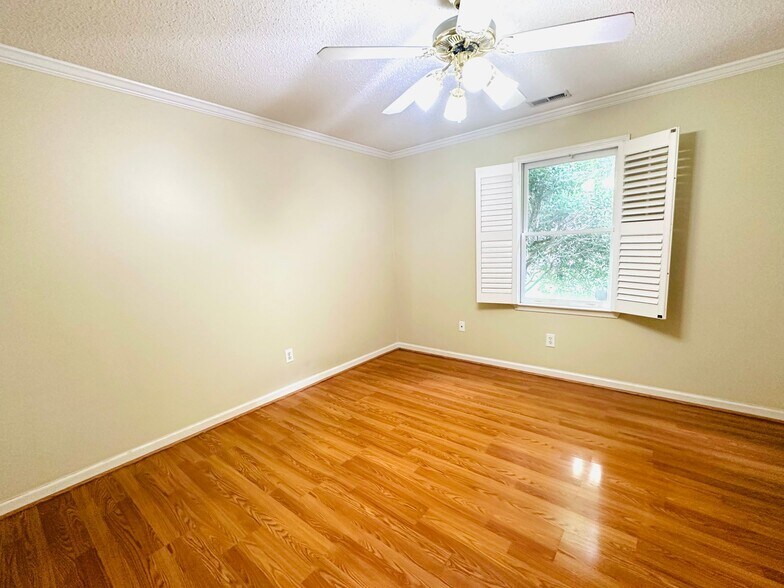 Building Photo - 101 Foxwatch Cir