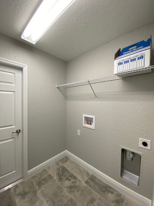 Building Photo - Desirable SW Ocala Neighborhood 4/2/2