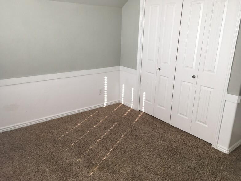 Upstairs South Bedroom - 1230 Knoll Ridge Rd