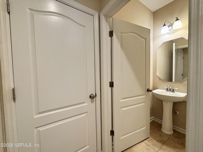 Building Photo - 850 Quiet Stone Ln