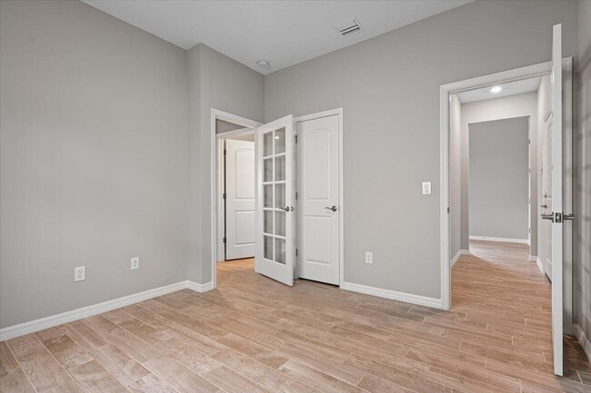 Building Photo - 10437 SW Captiva Dr