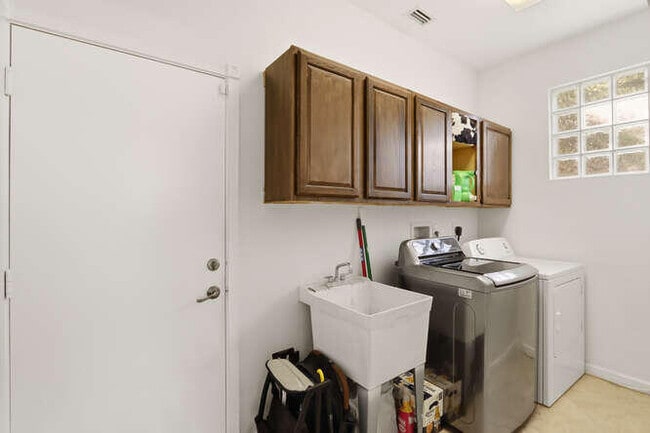 Building Photo - 1085 Center Stone Ln