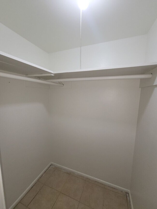 Building Photo - MOVE IN SPECIAL $500 OF THE FIRST MONTH RENT-Spacious 2 bedroom in Balcones Heights