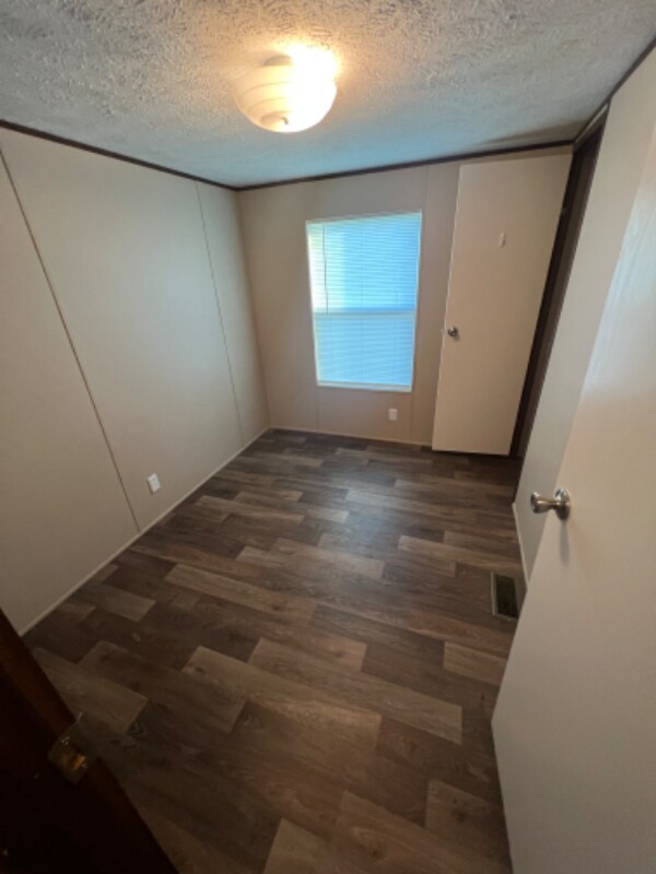 Building Photo - 100 Harvest Ln