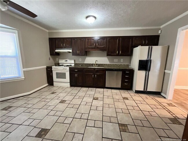 Building Photo - 619 Lufkin Cir