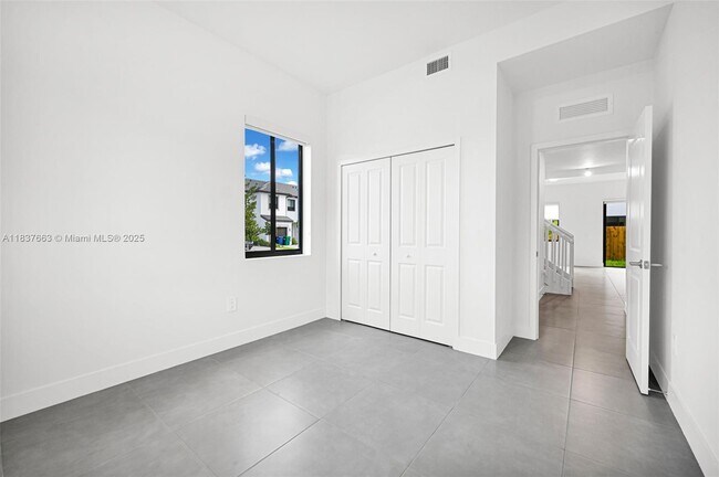 Building Photo - 34532 SW 191st Ave