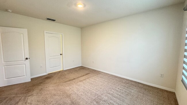 Building Photo - Available NOW! Spacious 4BD/2BA Haven in Villages at Harmony – Your Dream Home Awaits! WASHER & D...