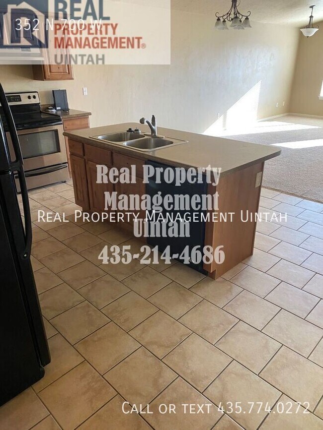 Building Photo - 352 N 700 W