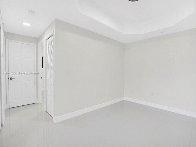 Building Photo - 6420 NW 114th Ave