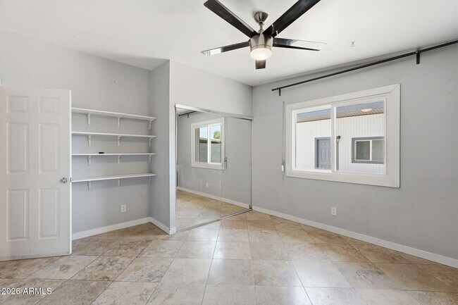 Building Photo - 1609 E Gaylon Dr