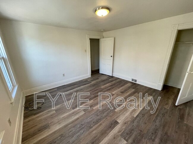 Building Photo - 489 Norton St