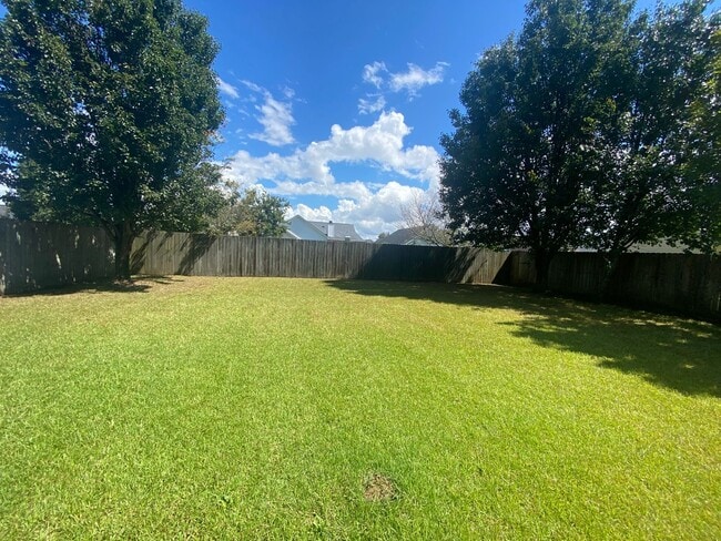 Building Photo - 221 Stirling Bridge Dr
